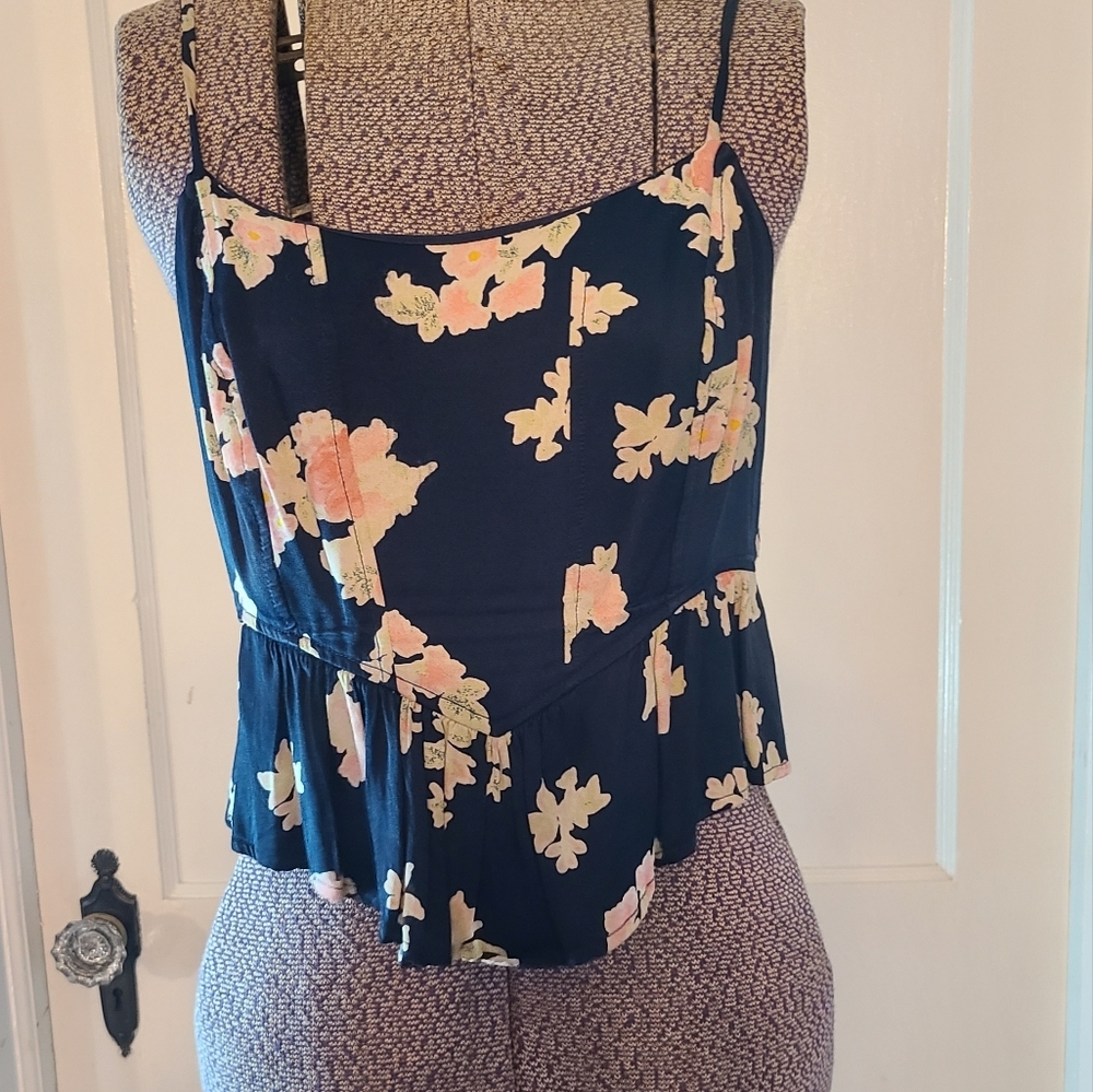 Free People cropped floral tank size Small